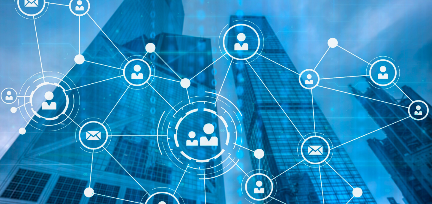 Rete digitale di connessioni aziendali e servizi IT nel cloud