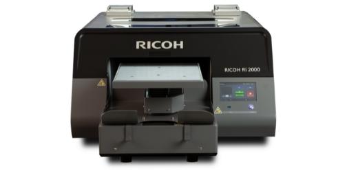 Ricoh presenta a Print4All una nuova soluzione che integra stampa diretta su pellicola DtF e su tessuto DtG 